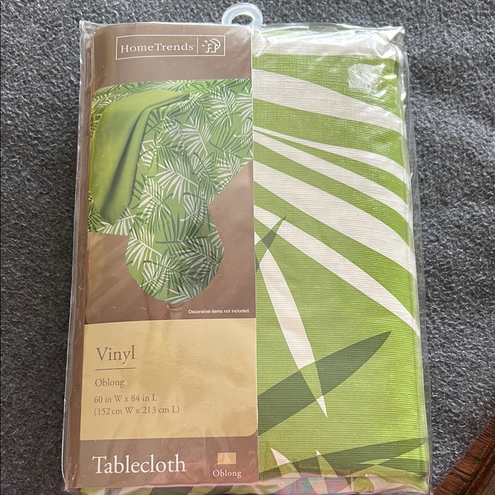 HomeTrends Green and White Vinyl Tablecloth